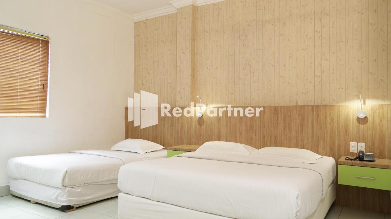 Wisma Sederhana Mitra Reddoorz Medan Exterior foto