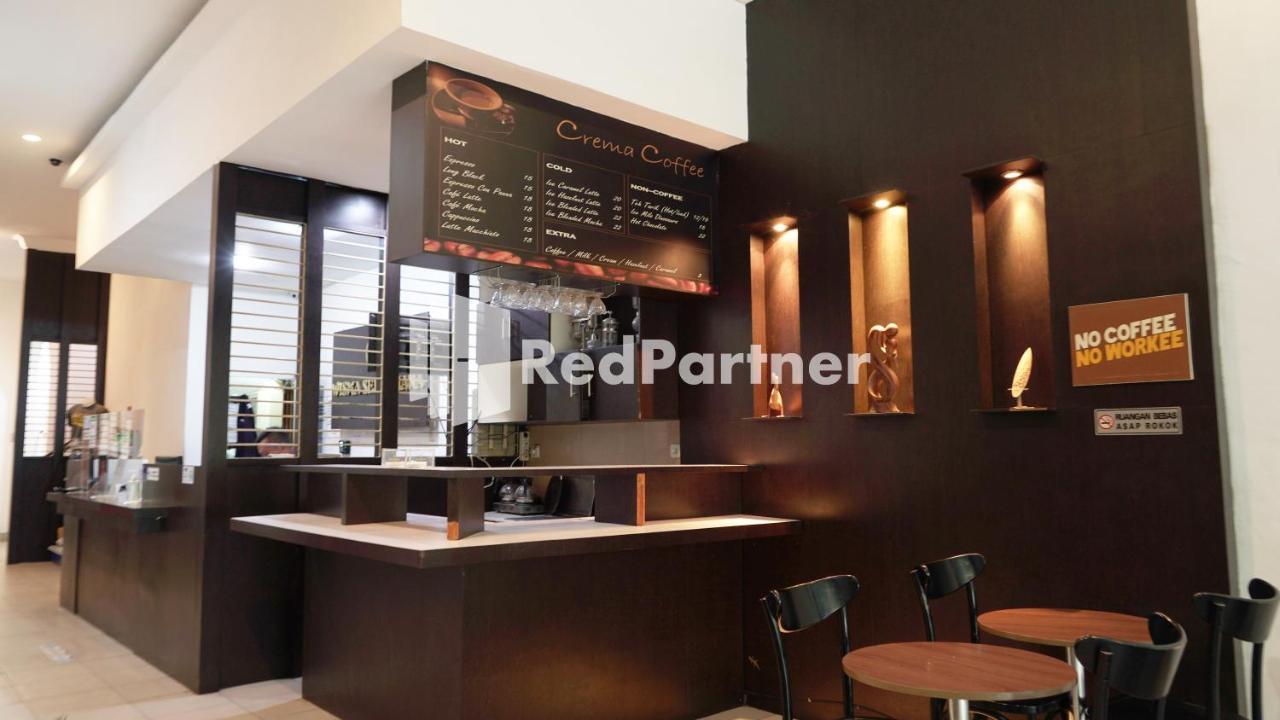 Wisma Sederhana Mitra Reddoorz Medan Exterior foto