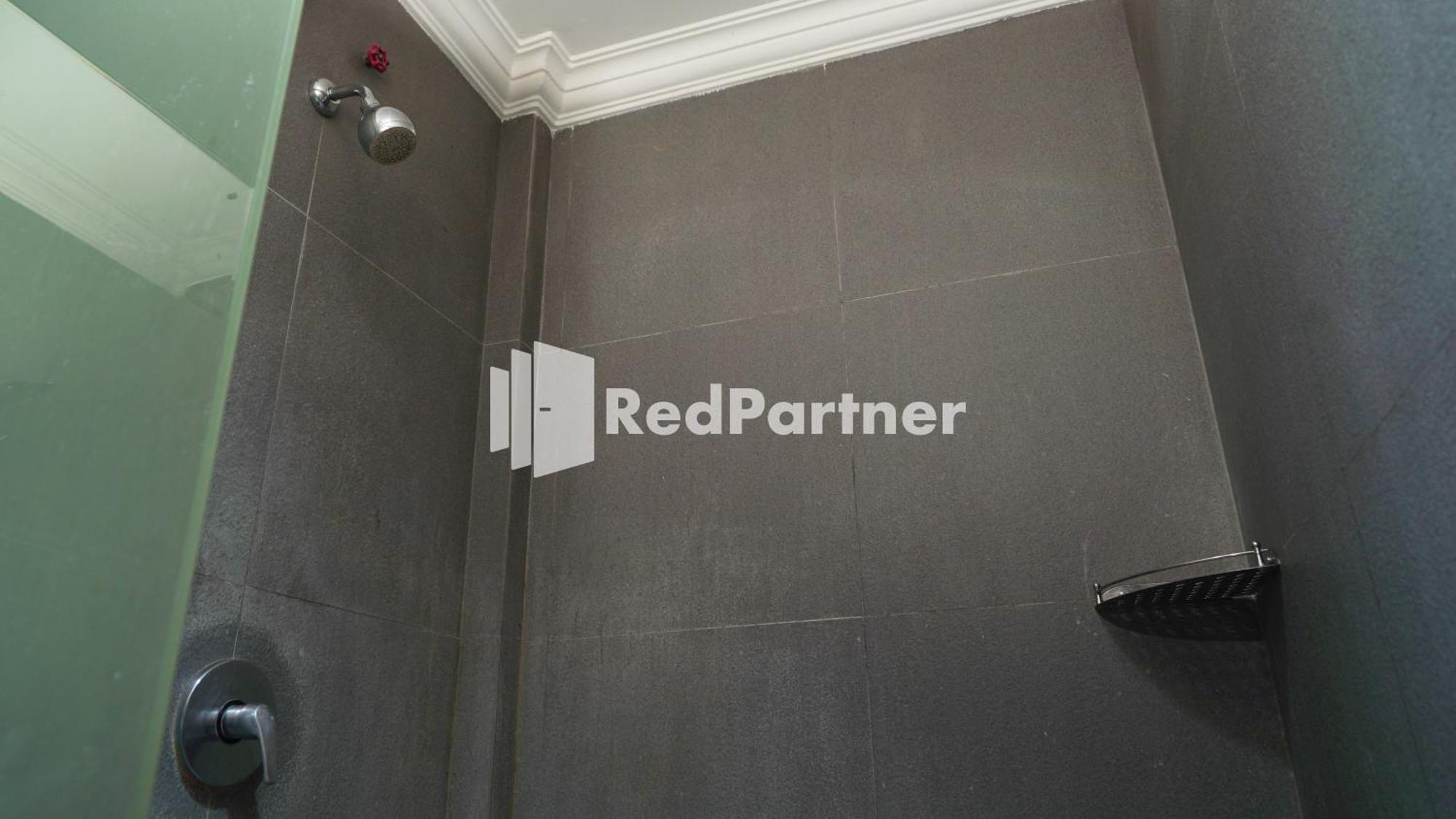 Wisma Sederhana Mitra Reddoorz Medan Quarto foto