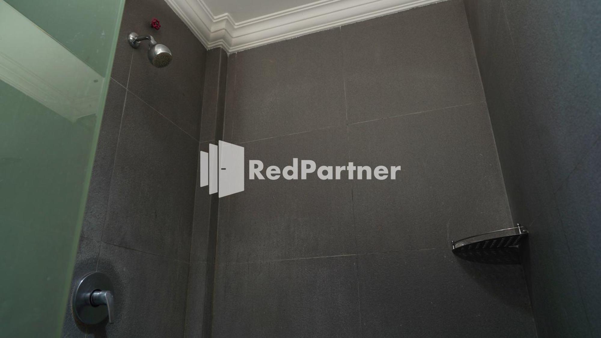Wisma Sederhana Mitra Reddoorz Medan Quarto foto