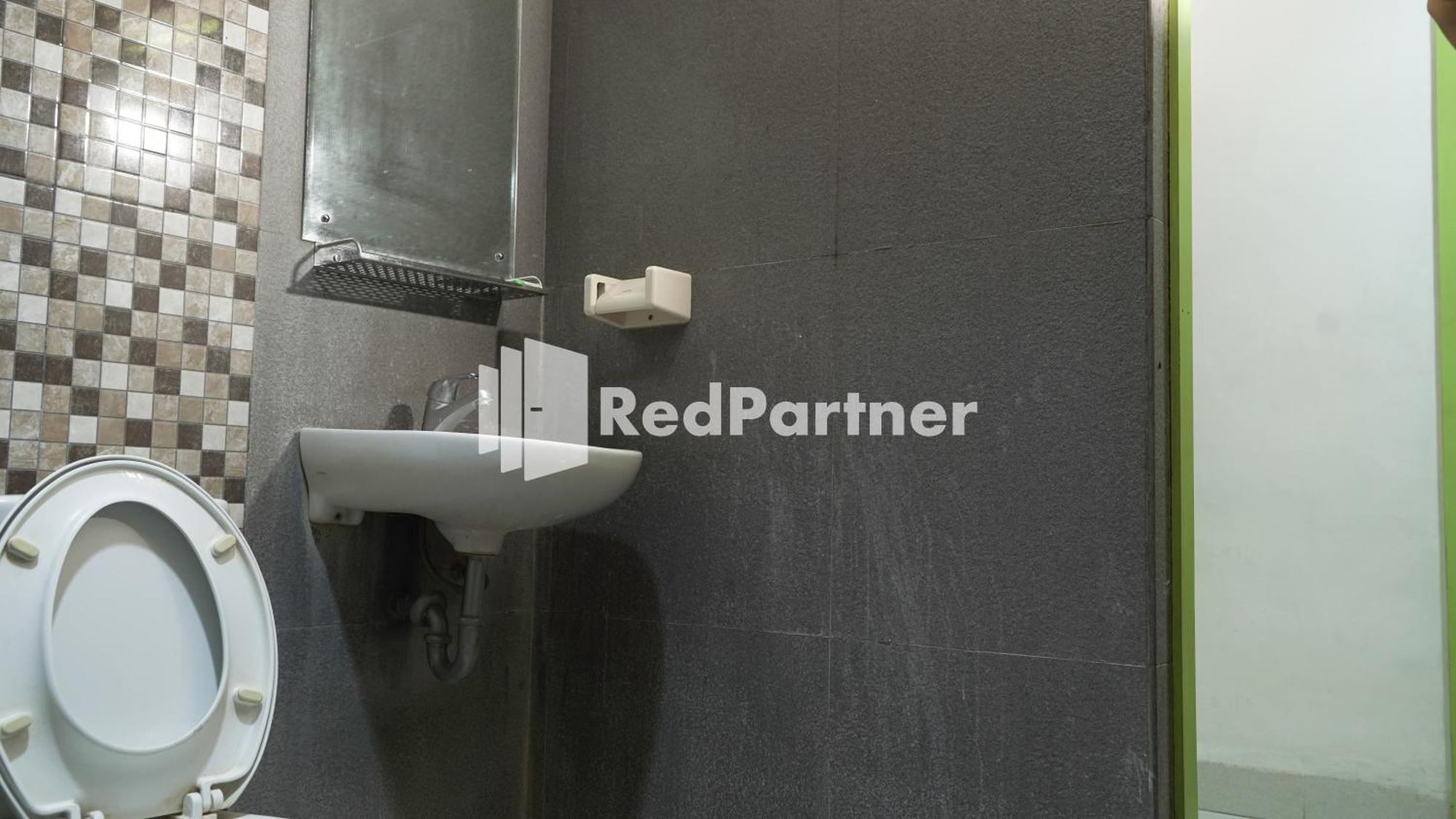 Wisma Sederhana Mitra Reddoorz Medan Quarto foto