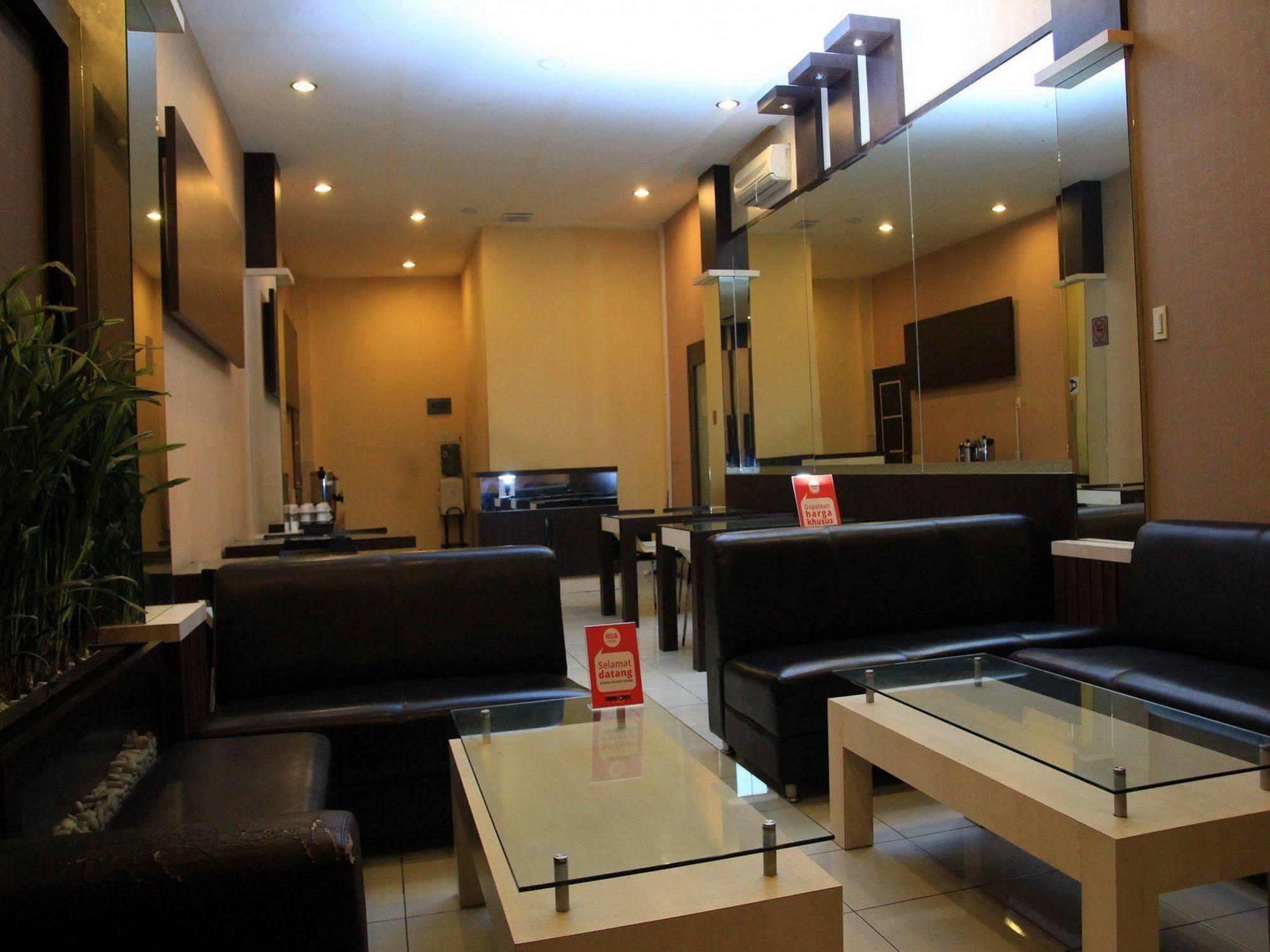 Wisma Sederhana Mitra Reddoorz Medan Exterior foto